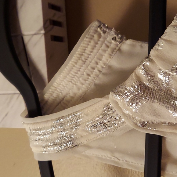 Women's White House Black Market top - Picture 5 of 9